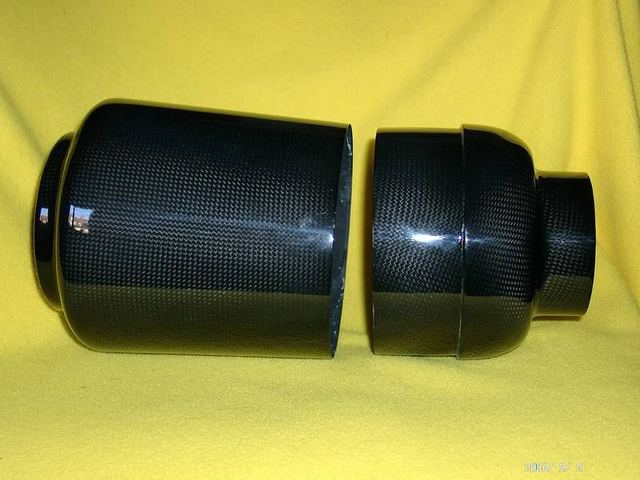 Zweiteilige Carbon-Airbox: Gehäuse und Deckel aus Sicht-Carbon