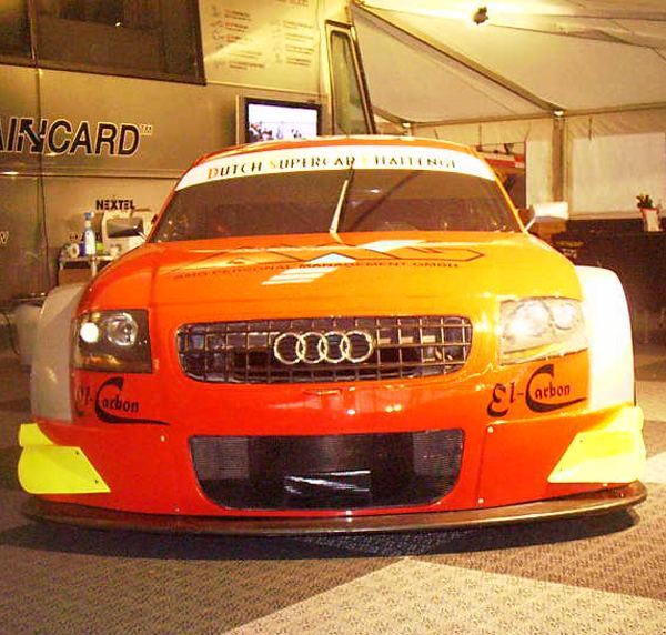 Audi TT Rennwagen mit Vollcarbon-Karosserie für die Dutch Supercar Challenge