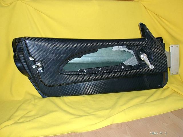 Carbon-Türverkleidung einer Lotus Elise mit integriertem Fensterheber