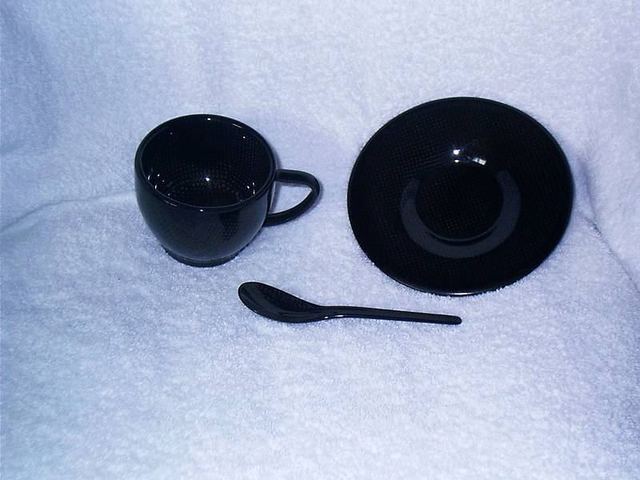 Espresso-Set aus Vollcarbon: Tasse, runde Untertasse und Löffel
