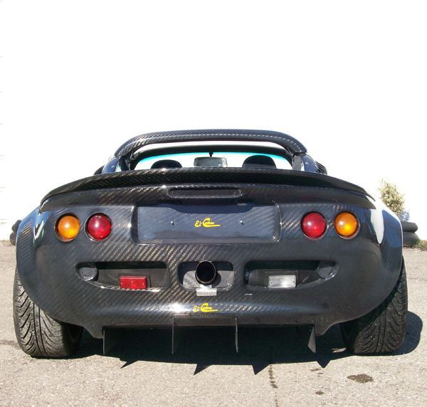 Heckpartie einer Lotus Elise aus Carbon mit Diffusor und Rückleuchten-Einfassung